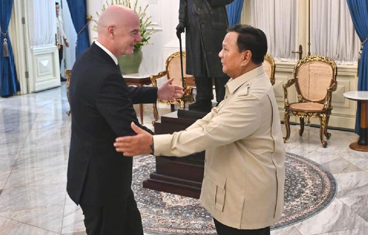 Prabowo Watches Indonesia vs Thailand Clash at GBK