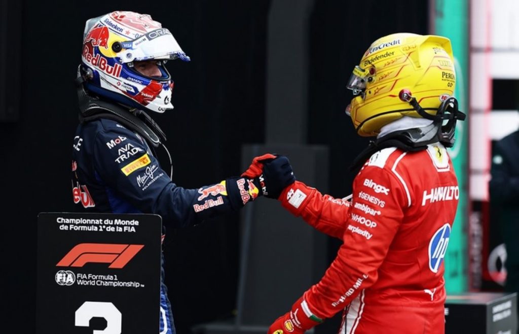 max_verstappen_vs_lewis_hamilton-3OLA_large