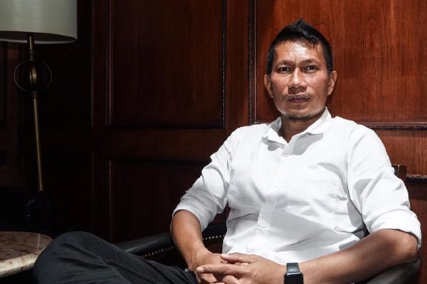 simak_kisah_unik_ismed_sofyan_yang_dulunya_pemain_bulu_tangkis_tapi_malah_jadi_top_skor_persiraja-y6ld_large