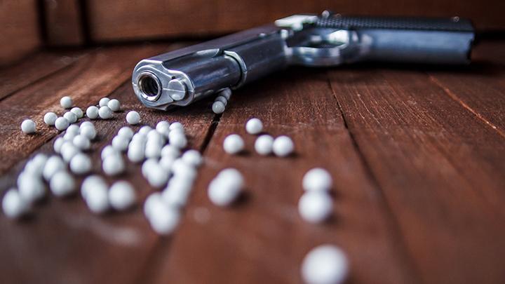 Polisi Usut Asal-usul Airsoft Gun yang Dipamerkan Adam Deni