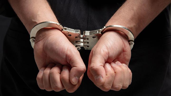 Polisi Tangkap Pria yang Memalak di Depan Gedung Pegadaian
