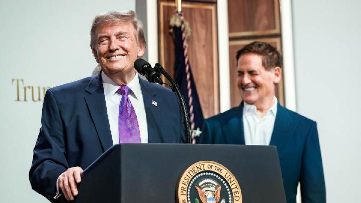 Trump Signs Interim Agreement to End Iran War