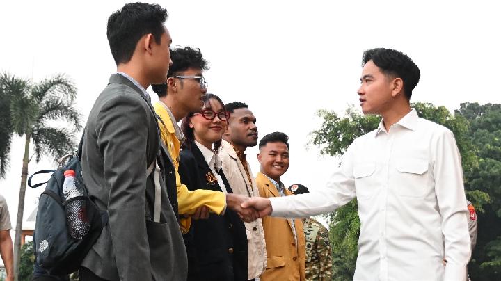 Why Did VP Gibran Invite 5 Students on His Eastern Indonesia Tour?