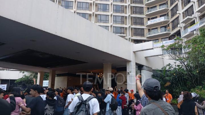 Key Strategy: Ratusan Orang Tolak Eksekusi Pengosongan Hotel Sultan