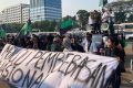 New Policy: Ada Demo, Polisi Tutup Arus Lalu Lintas Depan Gedung DPR