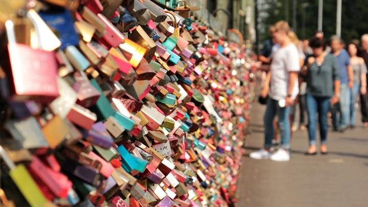 Jakarta to Build Love Lock Bridges Over Cideng River