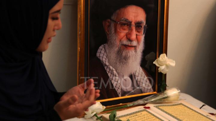 Lantunan Doa Warnai Hari Kedua Rangkaian Pemakaman Khamenei