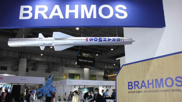 Tepatkah Kebijakan Pembelian Rudal BrahMos dan Astra?