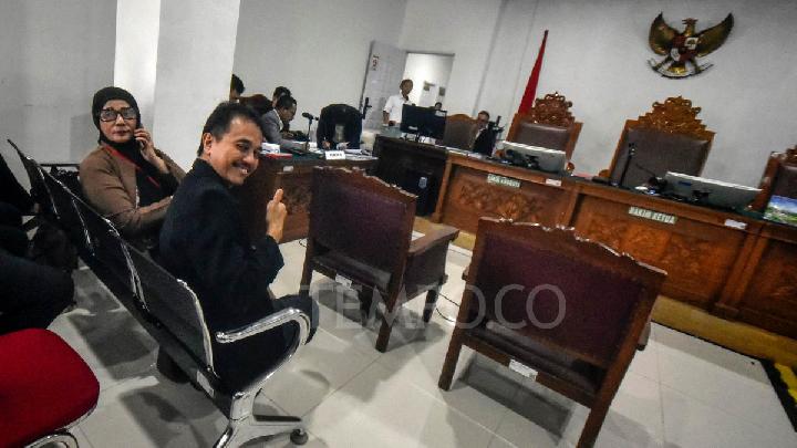 Pengacara Putar Video Penangkapan Roy Suryo