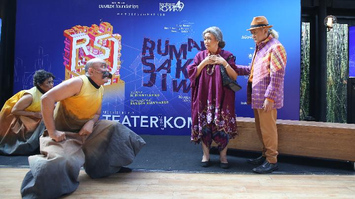 Teater Koma Kembali Pentaskan Lakon Rumah Sakit Jiwa