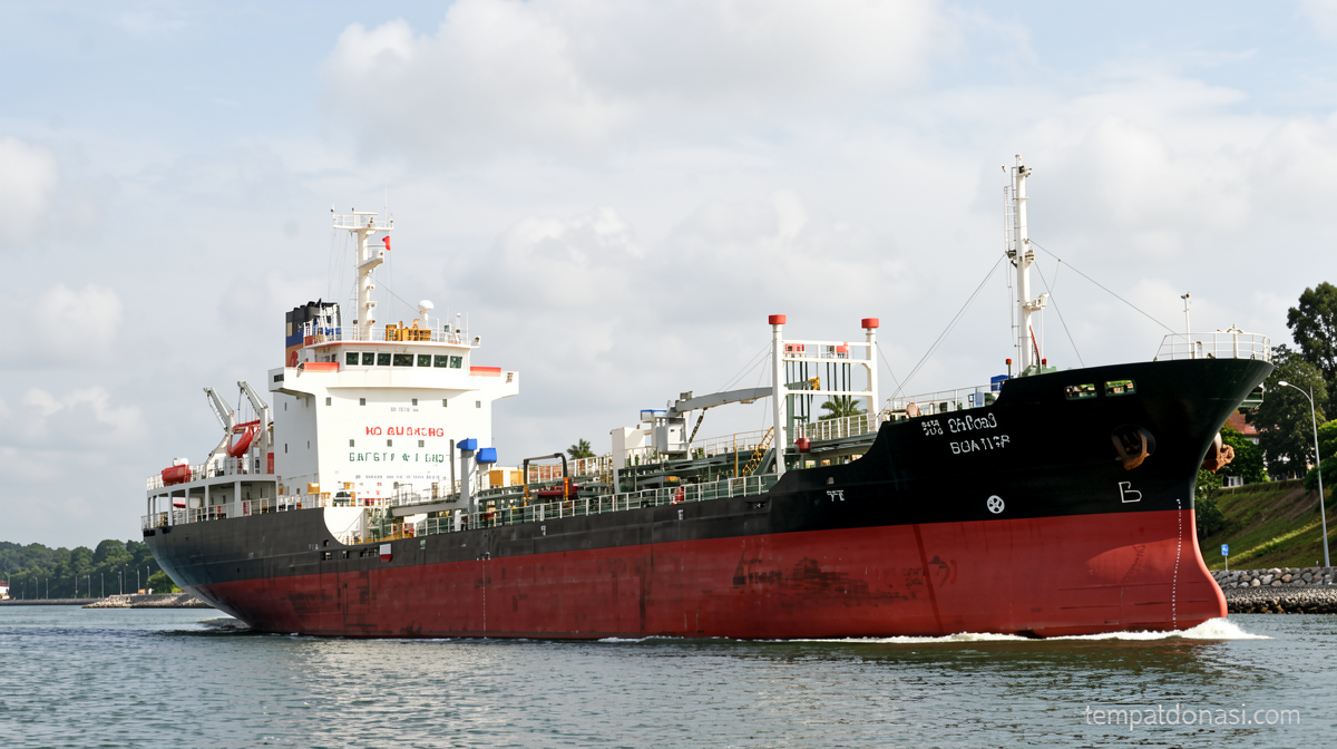 Oil Prices Rise as Strait of Hormuz Shipping Slows