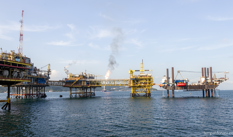 Iran’s Oil Supply Threat Extends Beyond Strait of Hormuz
