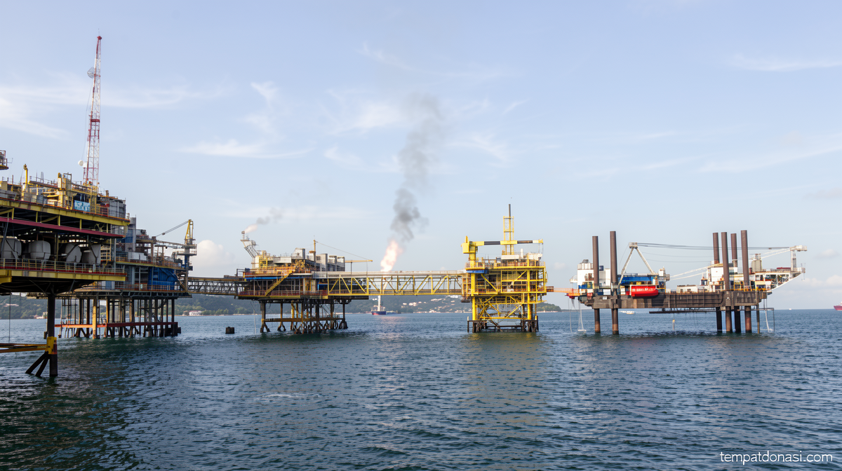 Iran’s Oil Supply Threat Extends Beyond Strait of Hormuz