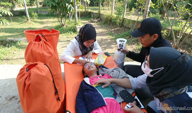 Indonesia Probes Free Meals Poisoning After 19 Students Fall Ill in Blora