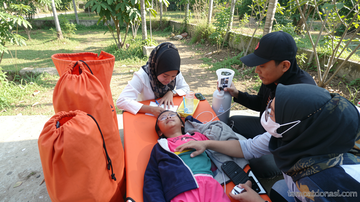 Indonesia Probes Free Meals Poisoning After 19 Students Fall Ill in Blora
