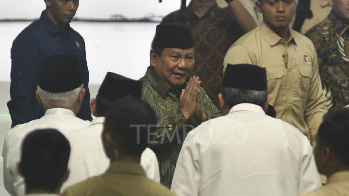 Prabowo Urges Calm, Prays for Public Safety as Anak Krakatau Erupts
