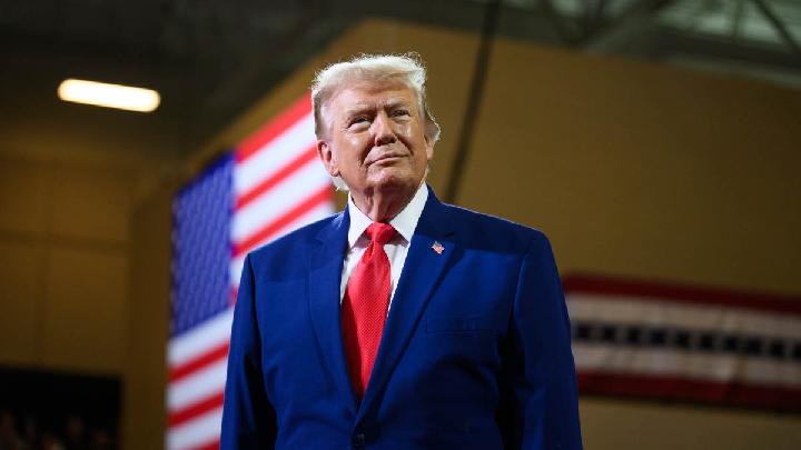 Trump Pledges $5,000 for Each US Adult if Republicans Win Midterms