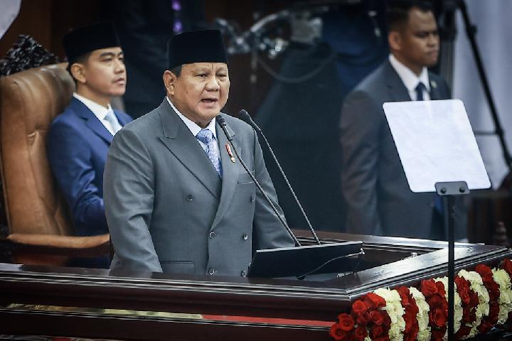 Prabowo Urges Police to Take Action Against Corporations Linked to Forest Fires
