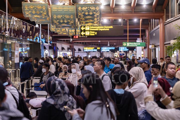 Six Airports Reopen as Three Remain Closed After Anak Krakatau Eruption