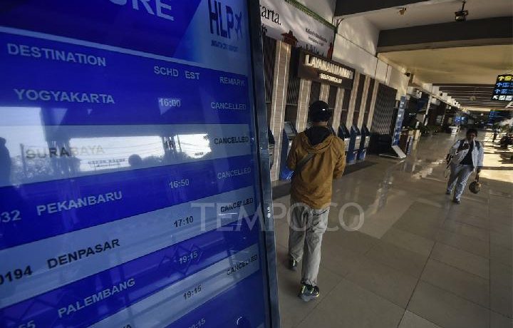 Anak Krakatau Eruption Expands Airport Closures to Eight