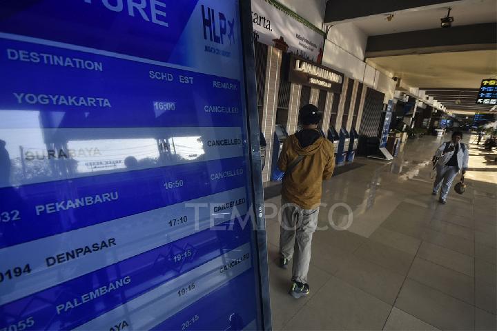 Anak Krakatau Eruption Expands Airport Closures to Eight