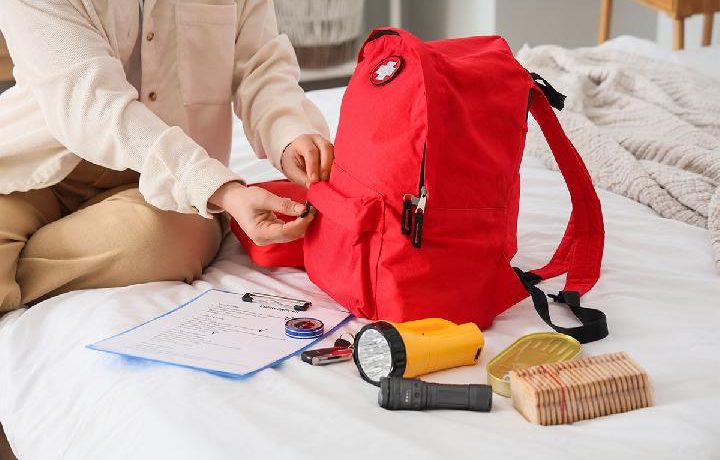 What to Pack in an Emergency Bag for Disaster Survival