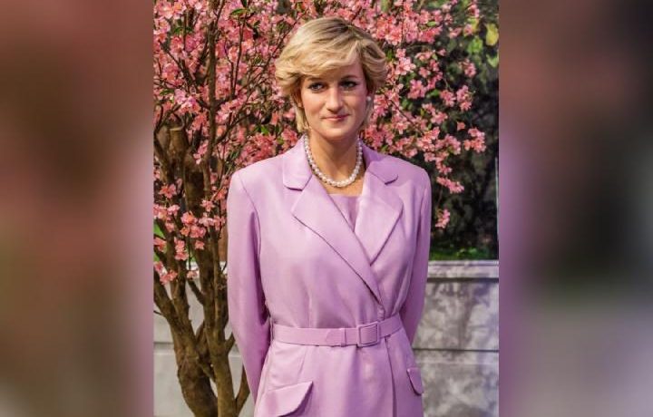 Princess Diana’s ‘Revenge Dress’ Heading to NY Auction